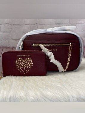 Michael Kors JET SET ITEM Xbody/GIFTABLES Wallet 2 pc Set